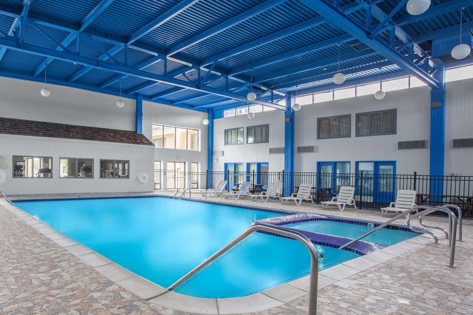 Hotel Baymont By Wyndham Southfield/Detroit Extérieur photo