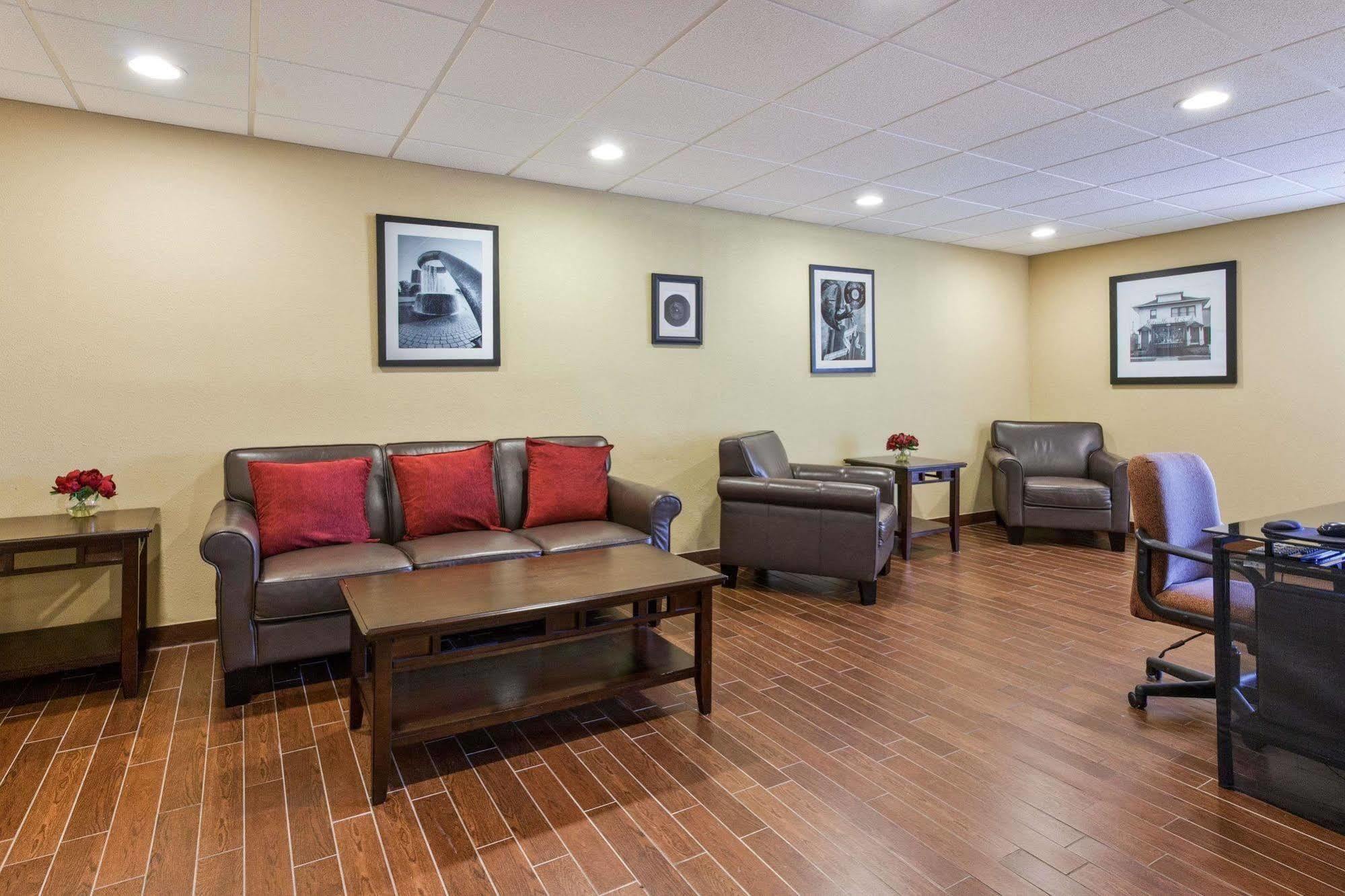 Hotel Baymont By Wyndham Southfield/Detroit Extérieur photo