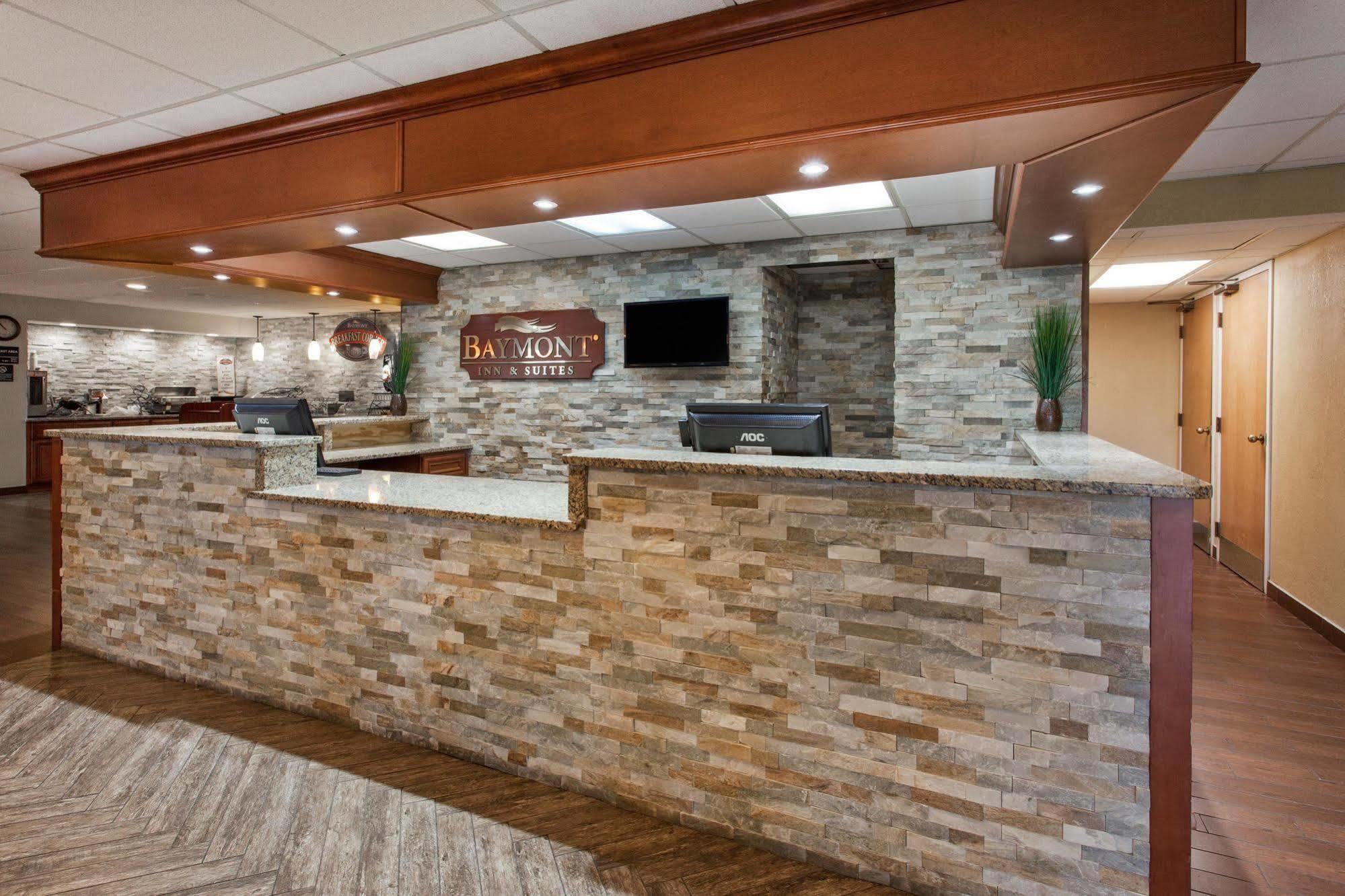 Hotel Baymont By Wyndham Southfield/Detroit Extérieur photo