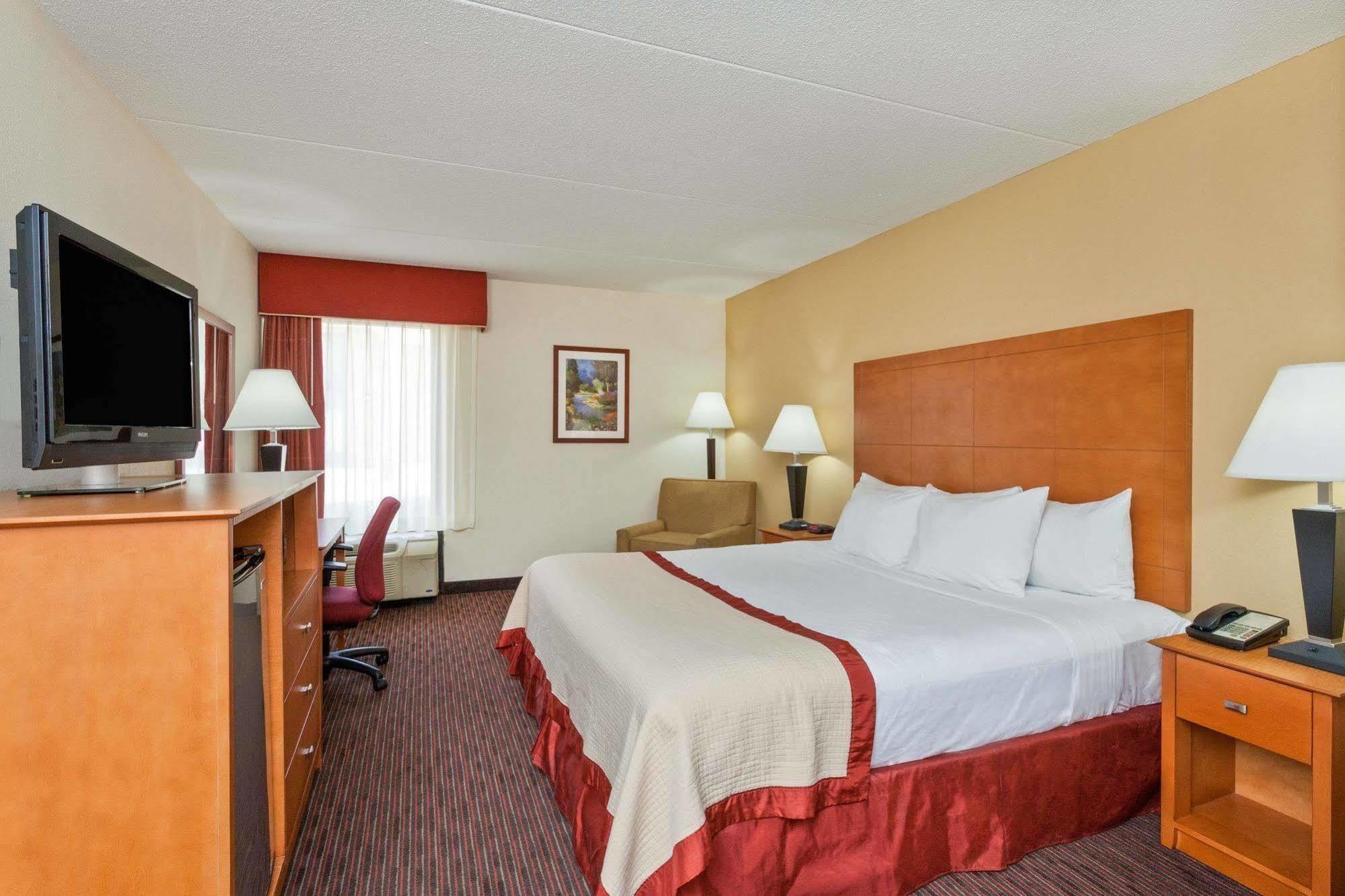 Hotel Baymont By Wyndham Southfield/Detroit Extérieur photo