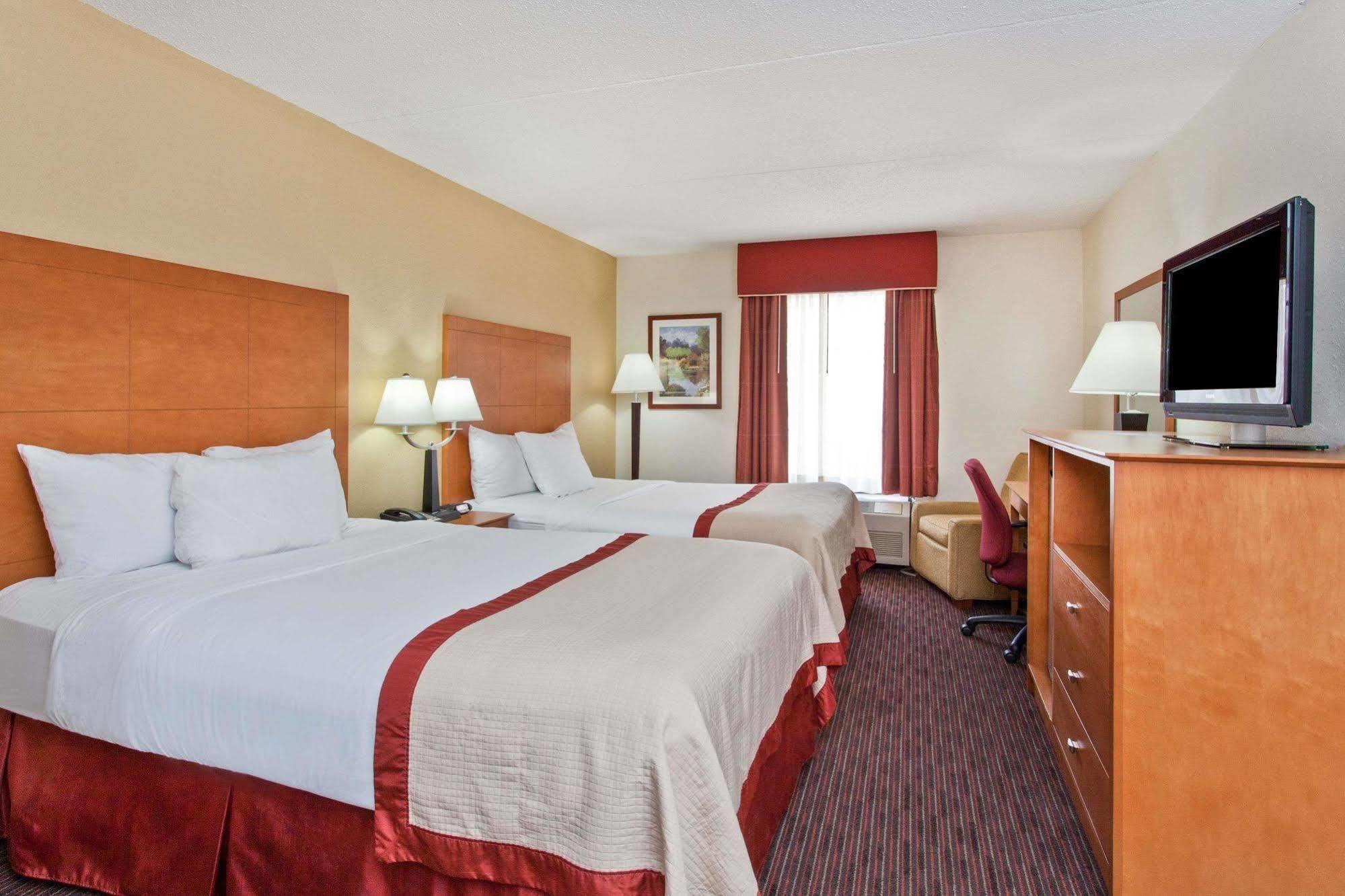 Hotel Baymont By Wyndham Southfield/Detroit Extérieur photo